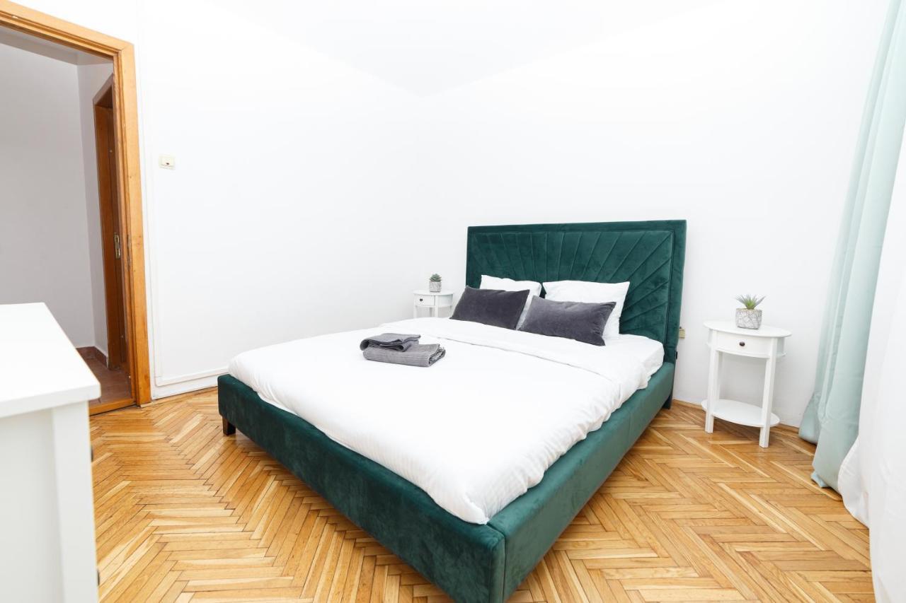 Color Ap Calea Victoriei 12C Apartment Bucharest Exterior photo